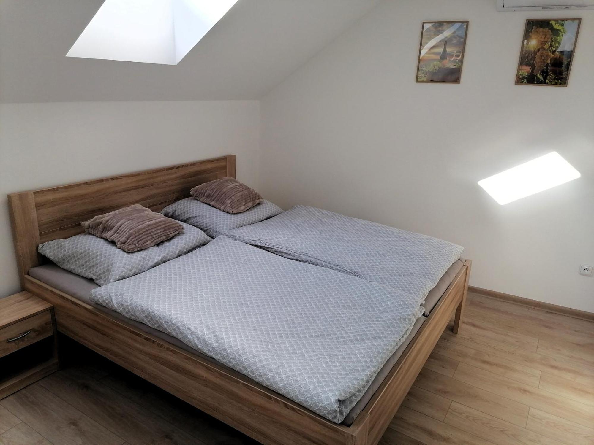 Vino Andrusiow Apartment Znojmo Luaran gambar